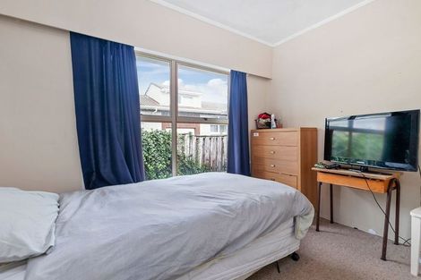 Photo of property in 2/6 Trafalgar Road, Milford, Auckland, 0620