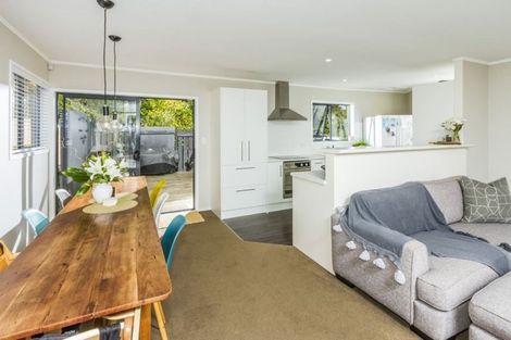 Photo of property in 1/28 Capilano Place, Glenfield, Auckland, 0629