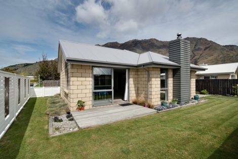 Photo of property in 4 Sew Hoy Lane, Arthurs Point, Queenstown, 9371