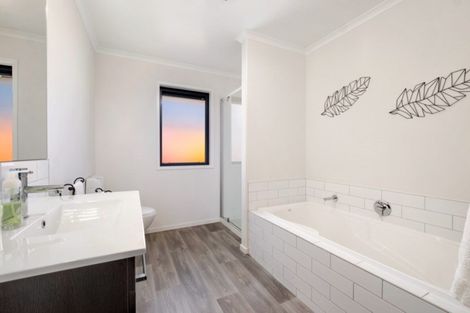 Photo of property in 4 Magnetic Place, Cromwell, 9310