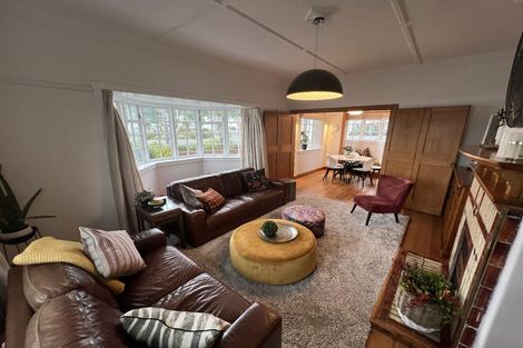 Photo of property in 132 Lyall Parade, Lyall Bay, Wellington, 6022