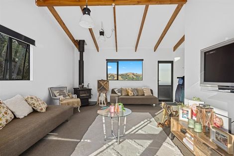 Photo of property in 15 Empressa Heights, Helensville, 0800