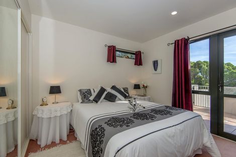 Photo of property in 4 Ledger Lane, Mount Pleasant, Christchurch, 8081