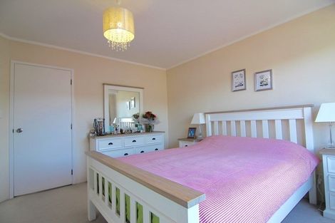 Photo of property in 2/10 Centorian Drive, Windsor Park, Auckland, 0632