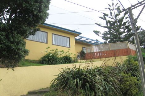 Photo of property in 5 Houghton Bay Road, Houghton Bay, Wellington, 6023