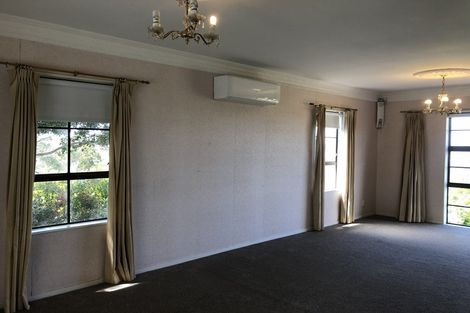 Photo of property in 30 Penfold Place, Henderson, Auckland, 0610