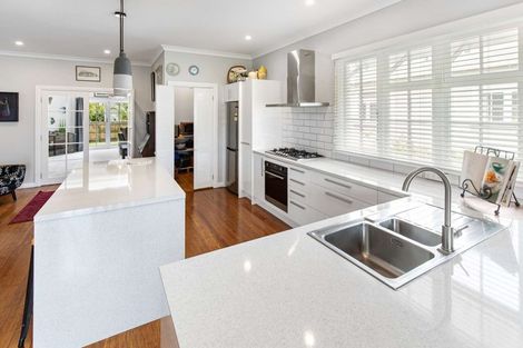 Photo of property in 35 Grey Street, College Estate, Whanganui, 4500