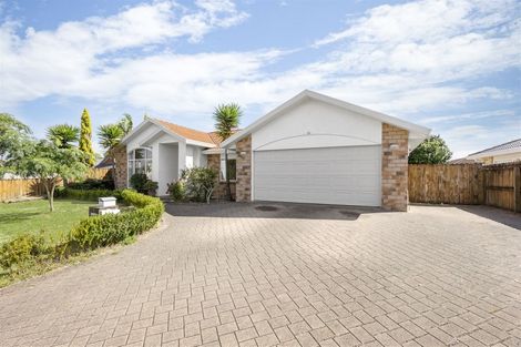 Photo of property in 5 Brosna Place, East Tamaki, Auckland, 2016