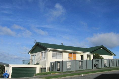 Photo of property in 2 Lone Tree Grove, Kelson, Lower Hutt, 5010