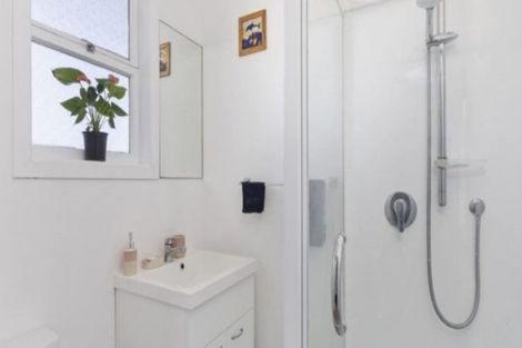 Photo of property in 1/412 East Coast Road, Sunnynook, Auckland, 0630