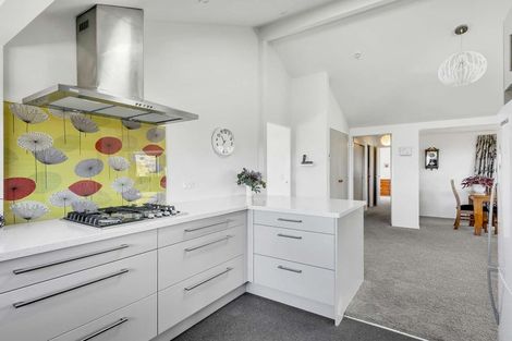 Photo of property in 37 Hikanui Drive, Havelock North, 4130