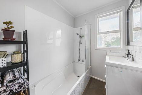 Photo of property in 6 Esmeralda Avenue, Avondale, Auckland, 1026