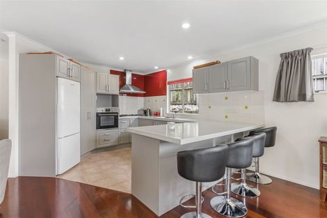 Photo of property in 8 Fulmar Way, Unsworth Heights, Auckland, 0632