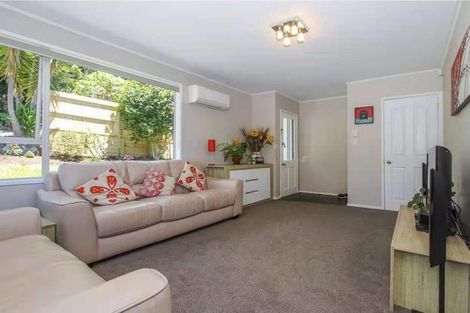 Photo of property in 11 Wanita Place, Totara Vale, Auckland, 0629