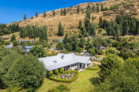 Photo of property in 33 Ferry Hill Drive, Lower Shotover, Queenstown, 9371