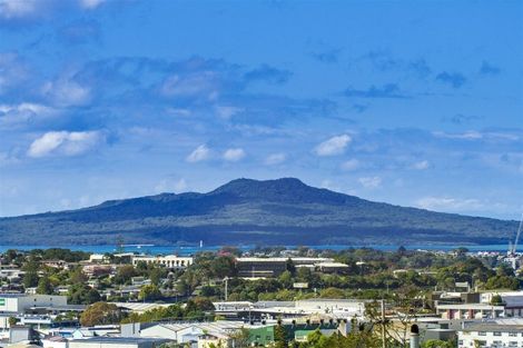 Photo of property in 5/11 Hall Road, Glenfield, Auckland, 0629