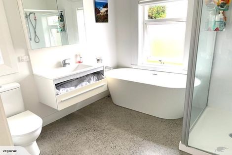 Photo of property in 27 Islington Avenue, New Lynn, Auckland, 0600