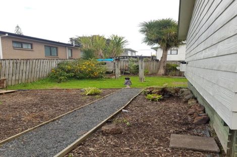 Photo of property in 2/20 Kamara Road, Glen Eden, Auckland, 0602