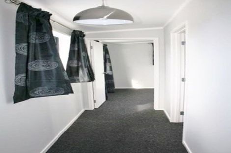 Photo of property in 16a Woodall Place, Totara Vale, Auckland, 0627