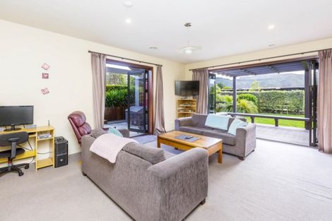 Photo of property in 46 Emerald Hill Drive, Birchville, Upper Hutt, 5018