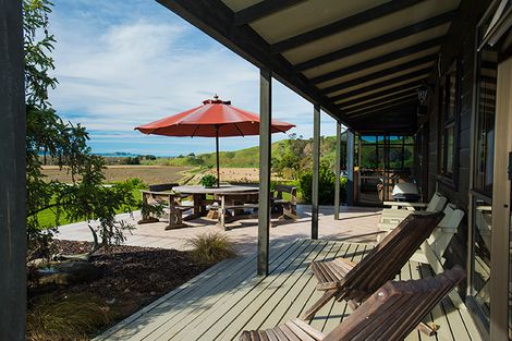 Photo of property in 52 Saddler Road, Muriwai, Gisborne, 4072