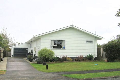 Photo of property in 17 Curacao Place, Half Moon Bay, Auckland, 2012