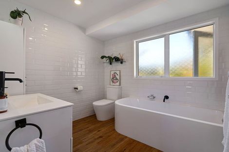 Photo of property in 41 Rosedale Crescent, Cloverlea, Palmerston North, 4412