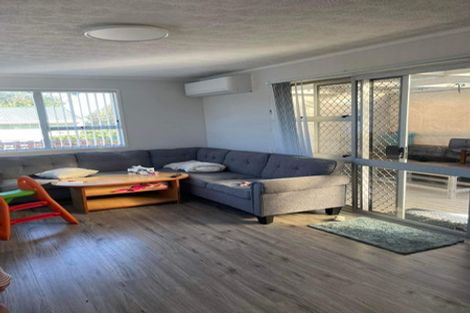 Photo of property in 5 Lismore Place, Papatoetoe, Auckland, 2025