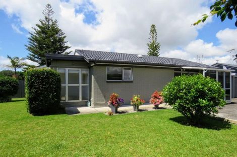 Photo of property in 2/127 Centreway Road, Orewa, 0931