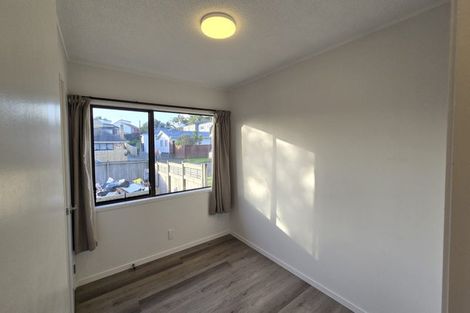 Photo of property in 1/18a Neal Avenue, Glenfield, Auckland, 0629