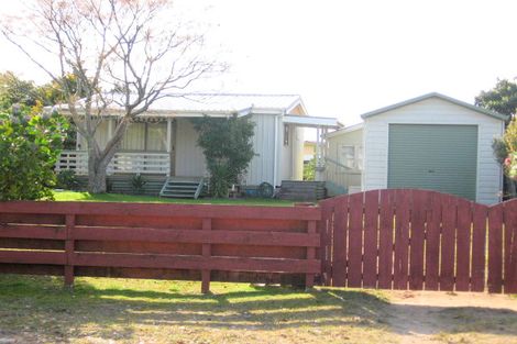 Photo of property in 217 Linton Crescent, Whangamata, 3620