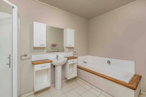 Photo of property in 8 Kaipatiki Rise, Haruru, 0204