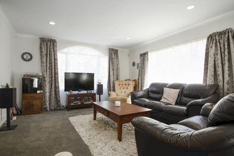 Photo of property in 4 Delmont Close, East Tamaki Heights, Auckland, 2016