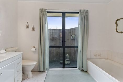 Photo of property in 28 Seychelles Drive, Papamoa Beach, Papamoa, 3118