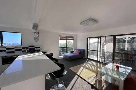 Photo of property in 36 Ellesmere Crescent, Pakuranga Heights, Auckland, 2010