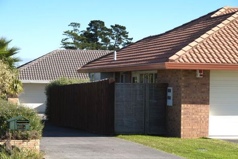 Photo of property in 58 Frank Nobilo Drive, Golflands, Auckland, 2013