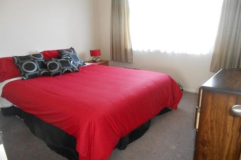 Photo of property in 72 Sutton Crescent, Papakura, 2110