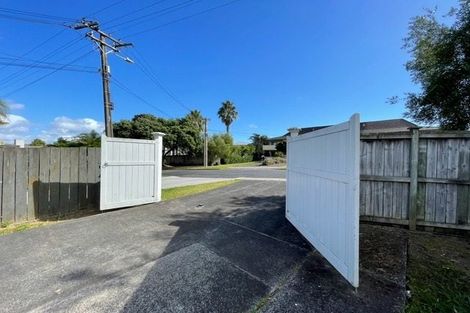 Photo of property in 23 Tobruk Crescent, Milford, Auckland, 0620