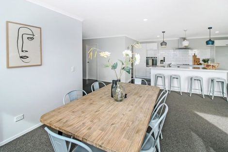 Photo of property in 2 Ongarui Close, Whalers Gate, New Plymouth, 4310