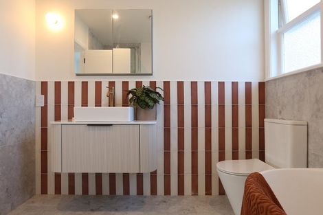 Photo of property in 26b Clinton Avenue, Te Atatu Peninsula, Auckland, 0610