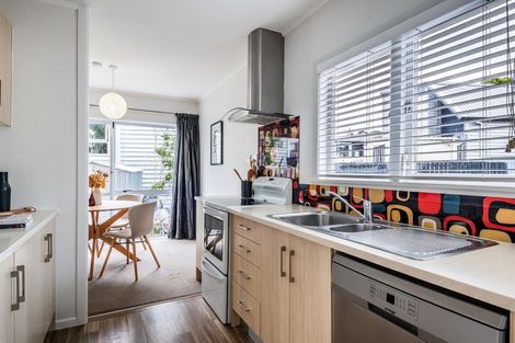 Photo of property in 14a Saffron Street, Birkdale, Auckland, 0626