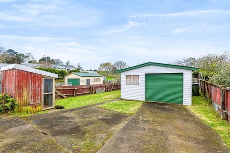 Photo of property in 12 Mills Street, Eltham, 4322