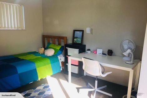 Photo of property in 2/41 Challen Close, Conifer Grove, Takanini, 2112