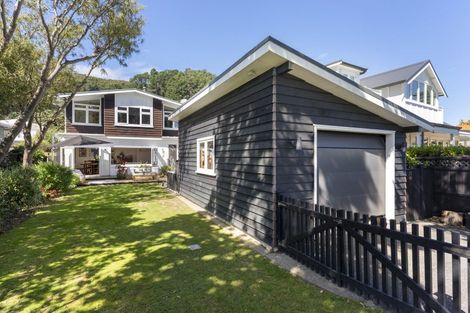 Photo of property in 25 Marine Parade, Eastbourne, Lower Hutt, 5013