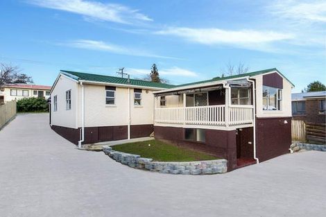 Photo of property in 11 Castaing Crescent, Te Atatu South, Auckland, 0610