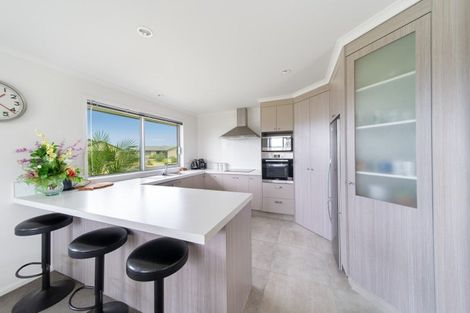 Photo of property in 2 Roto View, One Tree Point, 0118