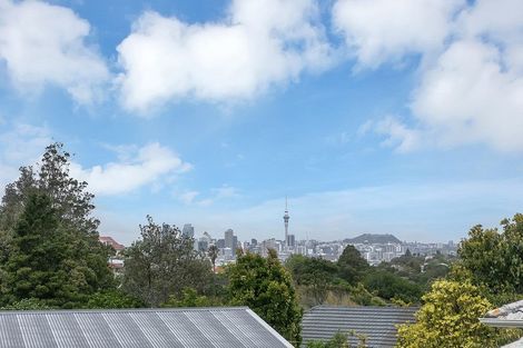 Photo of property in 14 Dudding Avenue, Northcote, Auckland, 0627