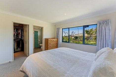 Photo of property in 4 Te Ropata Place, Waikanae Beach, Waikanae, 5036