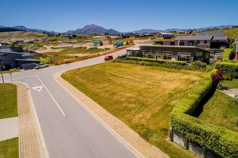 Photo of property in 8 Mcleod Avenue, Wanaka, 9305