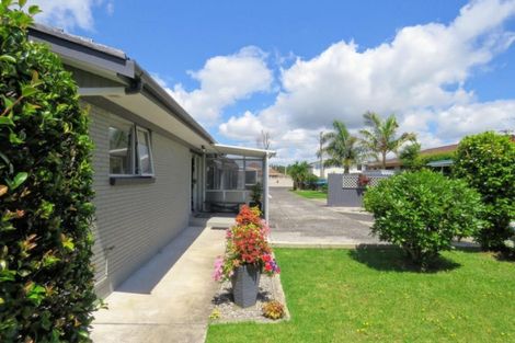 Photo of property in 2/127 Centreway Road, Orewa, 0931